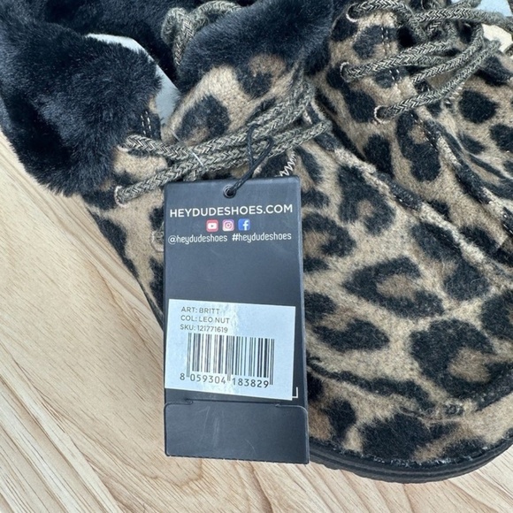 Hey Dude Britt Leo Nut Ankle Bootie Leopard Print Slip On Shoes Women's Sz 8 NEW - Picture 6 of 6